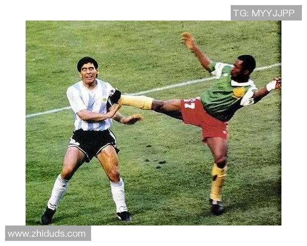 小球迷追星记：亲手索要足球球星卡签名的难忘时刻